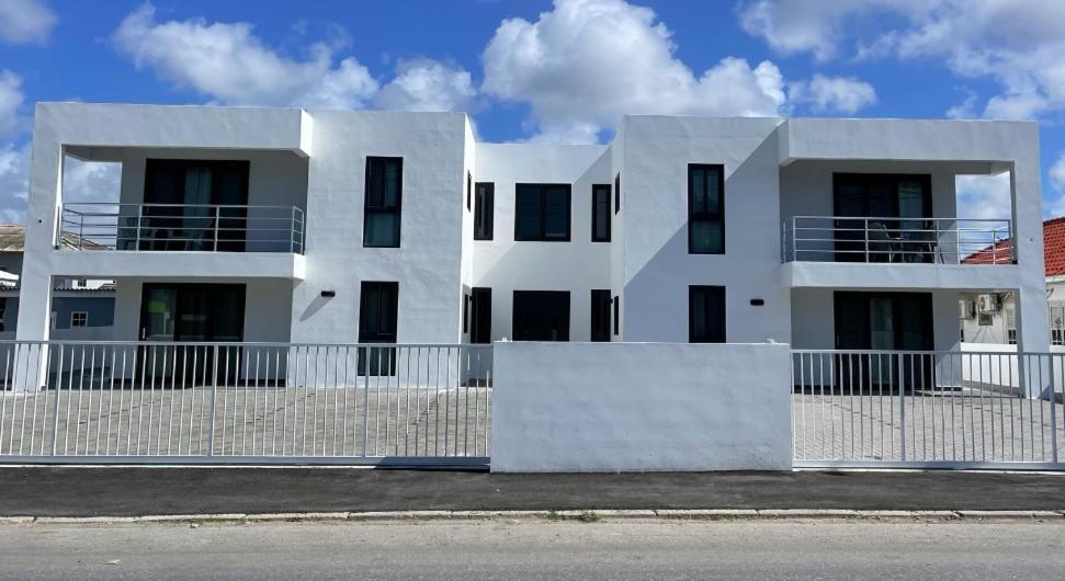 Apartament Whitehouse Boulevard, Close To Mambo Beach And City Centre Willemstad Zewnętrze zdjęcie