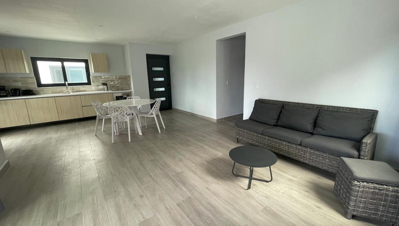 Apartament Whitehouse Boulevard, Close To Mambo Beach And City Centre Willemstad Zewnętrze zdjęcie