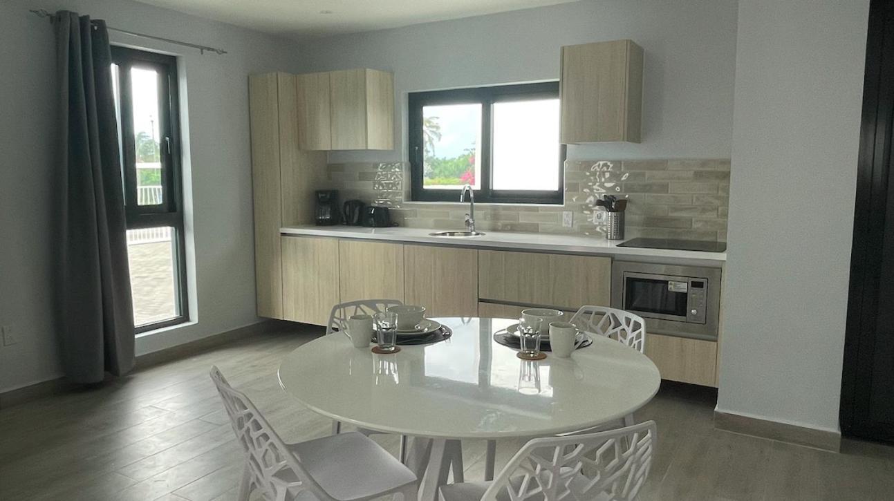 Apartament Whitehouse Boulevard, Close To Mambo Beach And City Centre Willemstad Zewnętrze zdjęcie